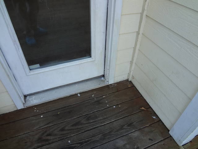 no flashing between house and deck